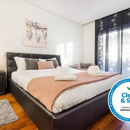 Pink - Spacious With Pool Apartment Viana do Castelo