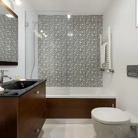 Apartment Pink - Spacious With Pool Viana do Castelo