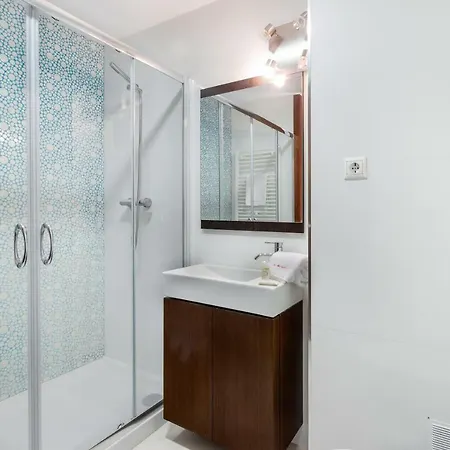 Apartment Pink - Spacious With Pool Viana do Castelo