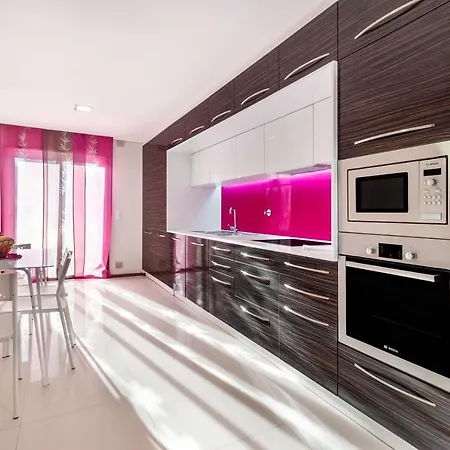 Pink - Spacious With Pool * Viana do Castelo