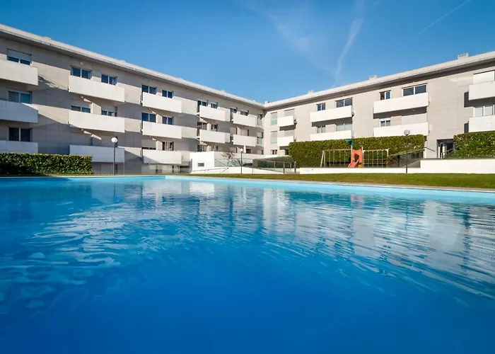 Pink - Spacious With Pool * Виана-ду-Каштелу